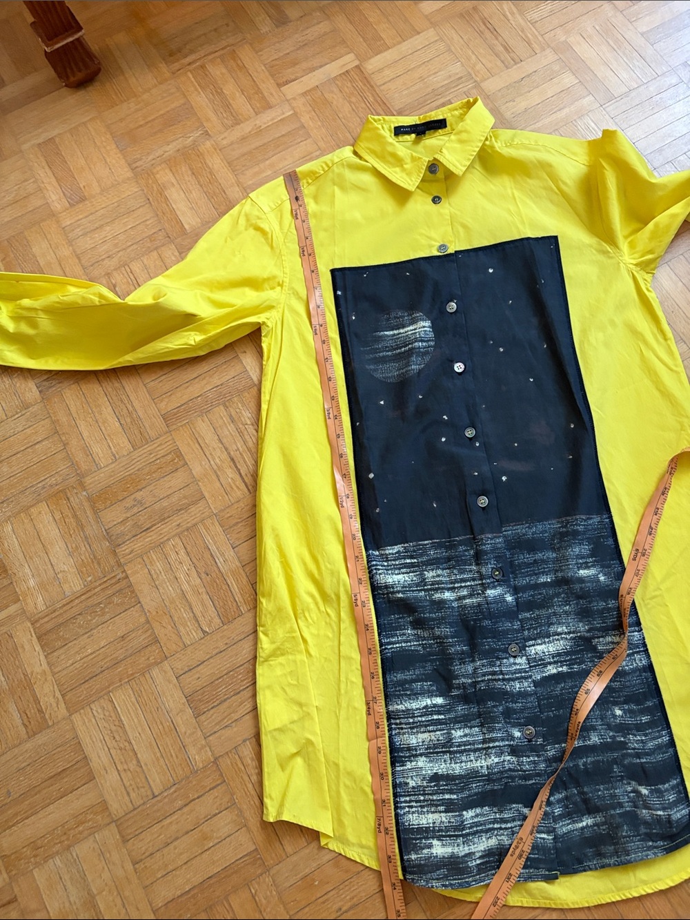 Marc Jacobs Yellow Button-Front Shirt Dress with Black Printed Panel - Picture 3 of 12
